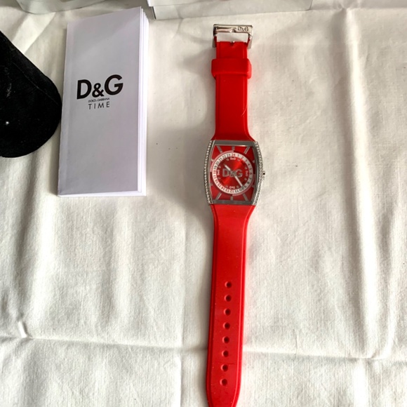 D&G Red Summerland Watch with All Packaging - Picture 2 of 6